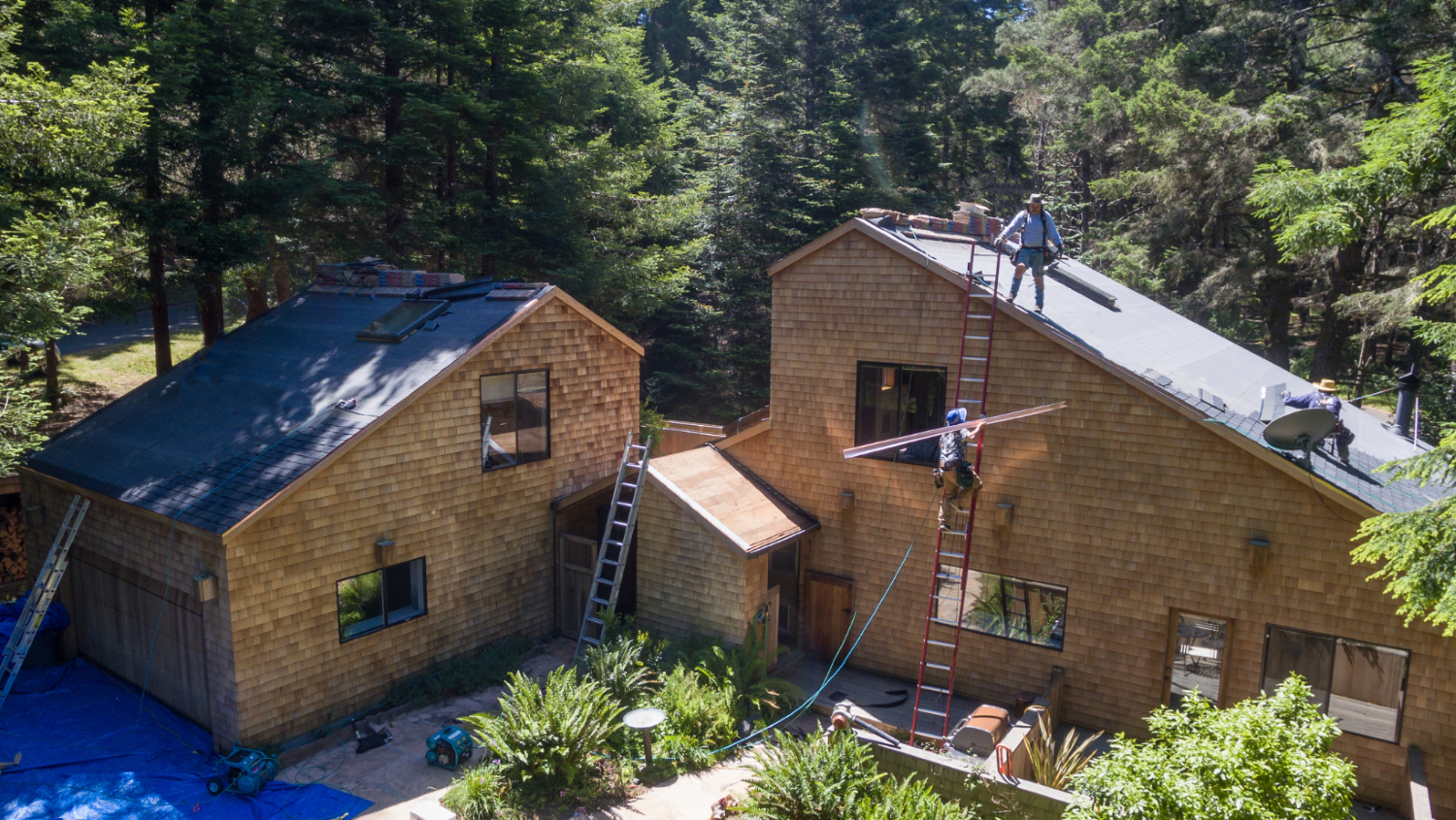 roofers-installing-new-roof